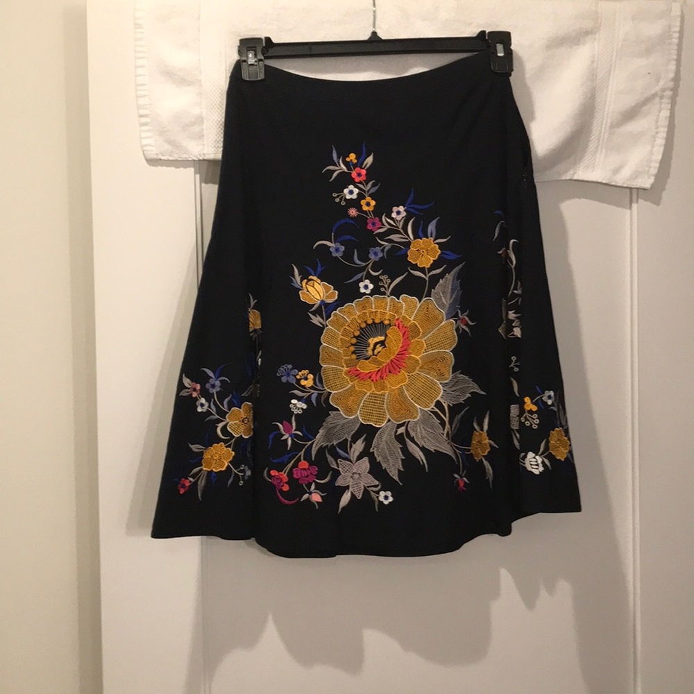 Embroidered skirt